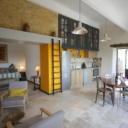 Tatil Evi Les Pierres Du Peyrot Loubejac