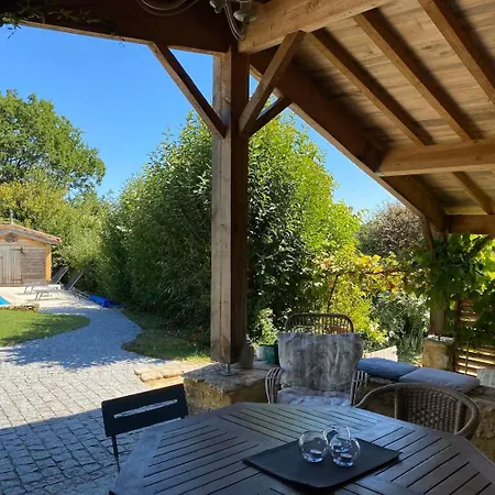 Vakantiehuis Les Pierres Du Peyrot