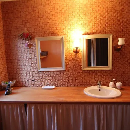 Les Pierres Du Peyrot 펜션 *