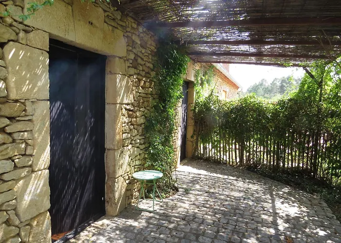 Les Pierres Du Peyrot Loubejac